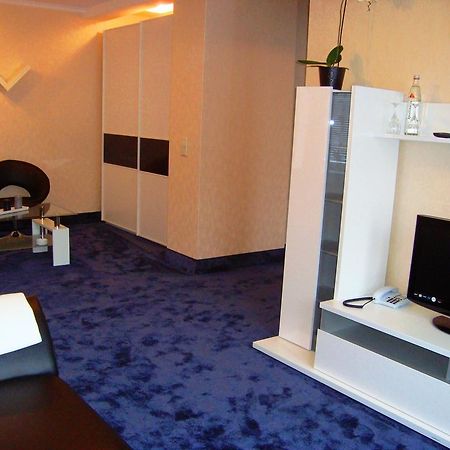 Hotel Zum Goldenen Hirsch Sankt Kilian Extérieur photo