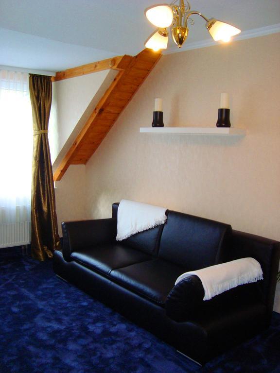 Hotel Zum Goldenen Hirsch Sankt Kilian Extérieur photo