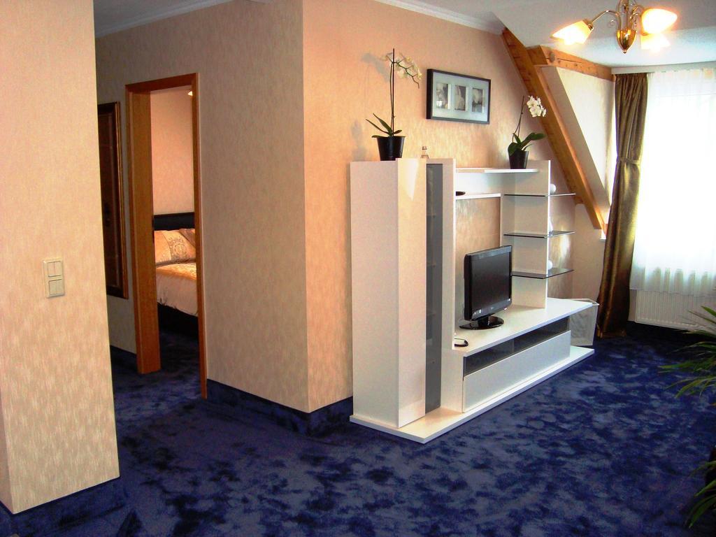 Hotel Zum Goldenen Hirsch Sankt Kilian Extérieur photo