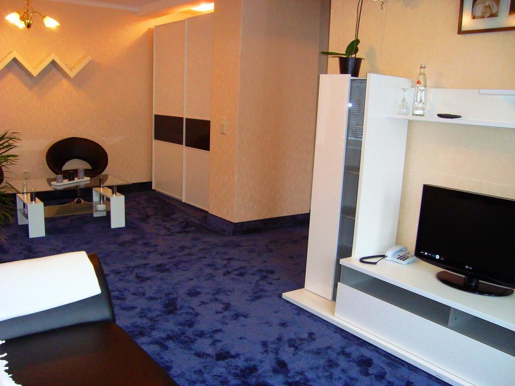 Hotel Zum Goldenen Hirsch Sankt Kilian Extérieur photo
