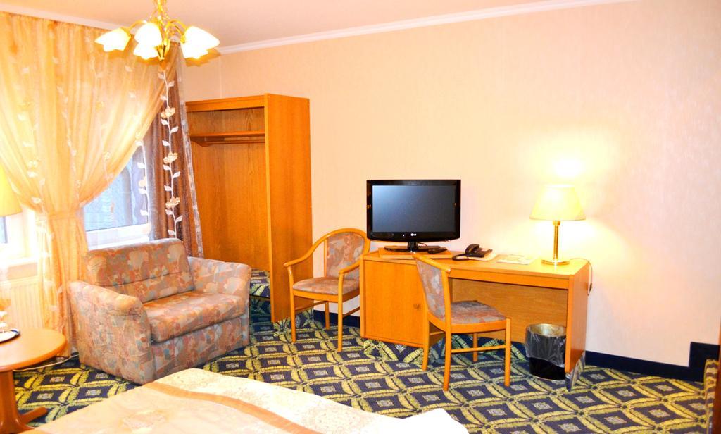 Hotel Zum Goldenen Hirsch Sankt Kilian Chambre photo