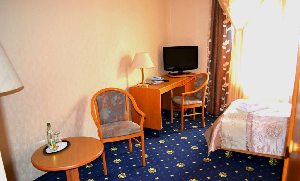Hotel Zum Goldenen Hirsch Sankt Kilian Chambre photo