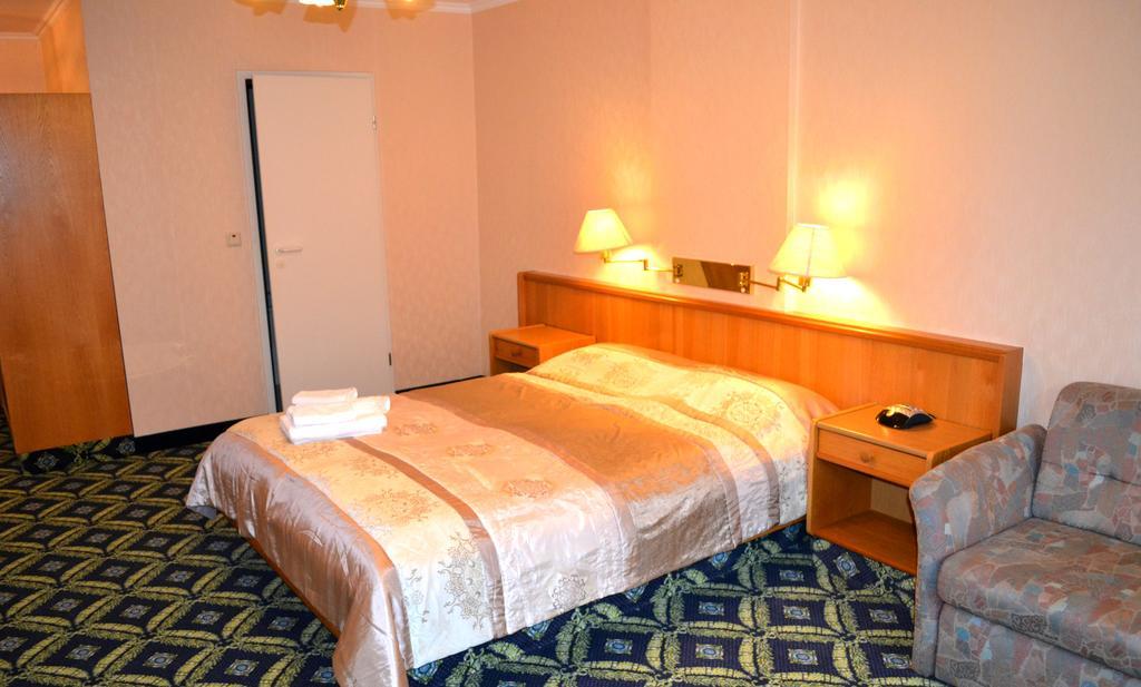 Hotel Zum Goldenen Hirsch Sankt Kilian Chambre photo