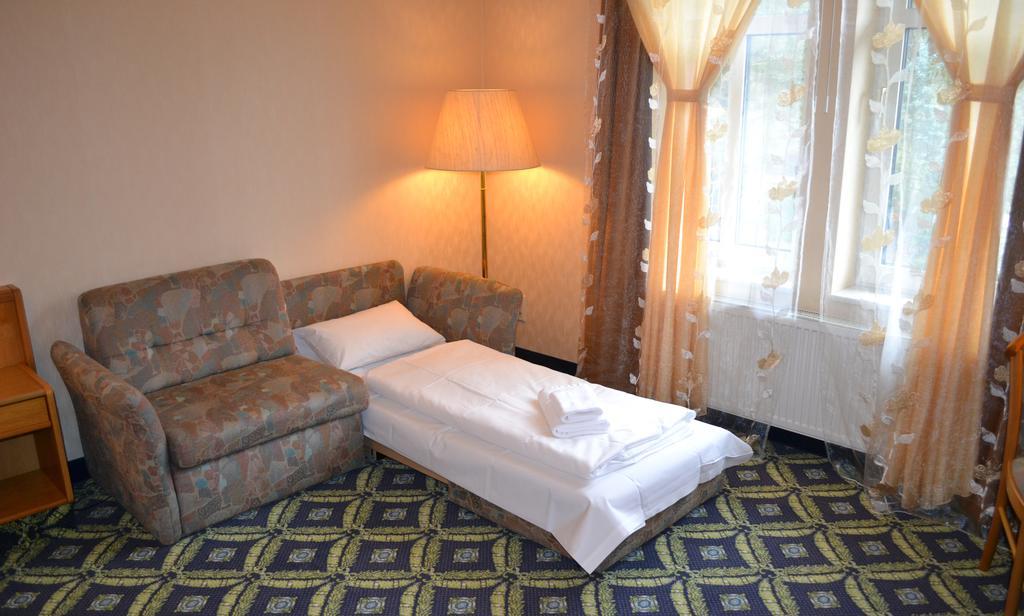 Hotel Zum Goldenen Hirsch Sankt Kilian Chambre photo