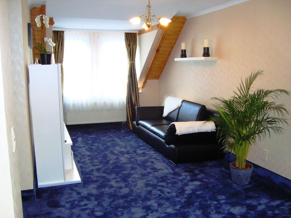 Hotel Zum Goldenen Hirsch Sankt Kilian Chambre photo