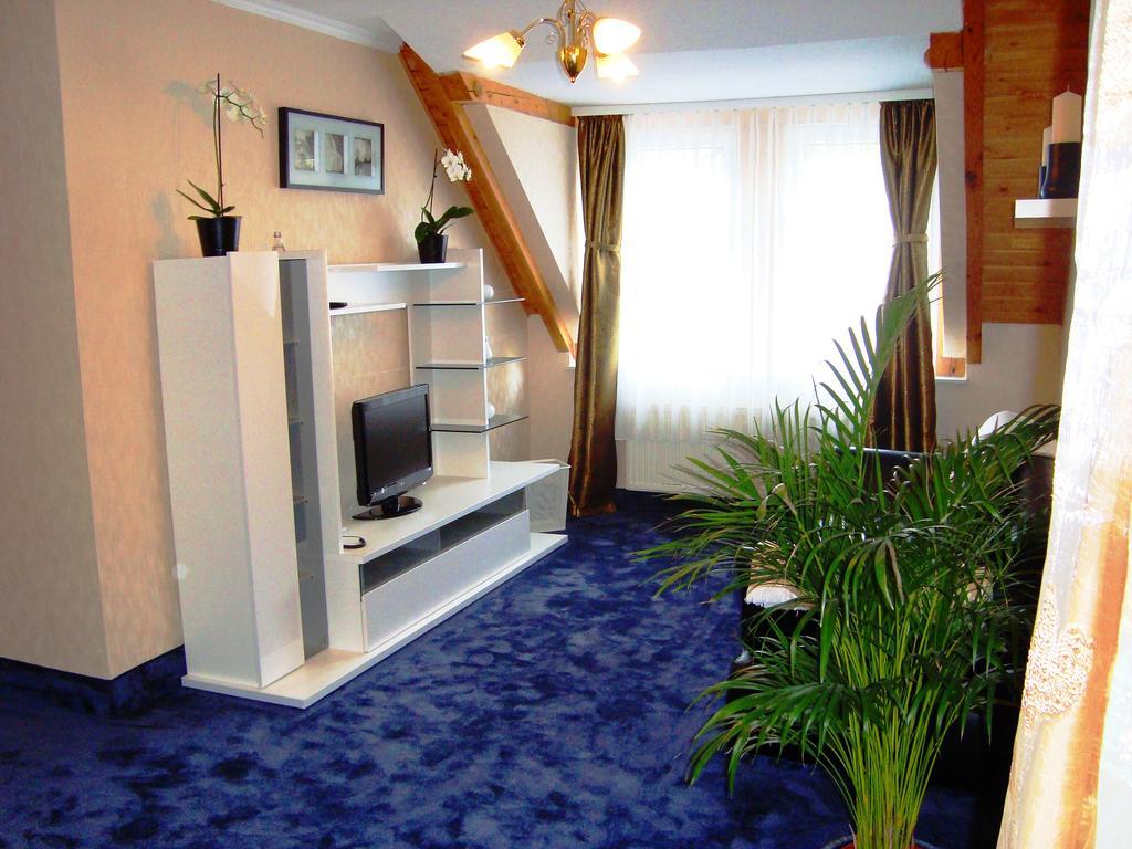 Hotel Zum Goldenen Hirsch Sankt Kilian Chambre photo