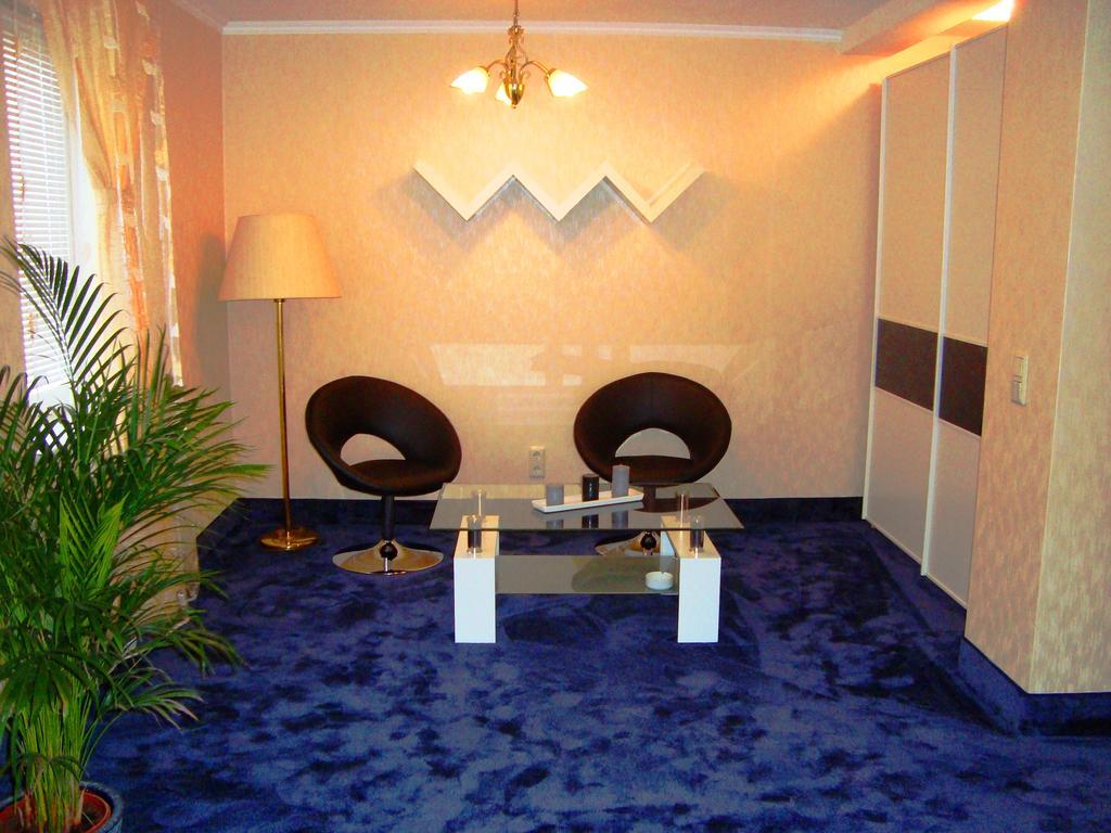 Hotel Zum Goldenen Hirsch Sankt Kilian Chambre photo