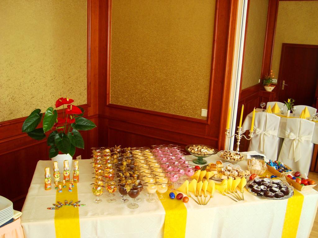 Hotel Zum Goldenen Hirsch Sankt Kilian Extérieur photo