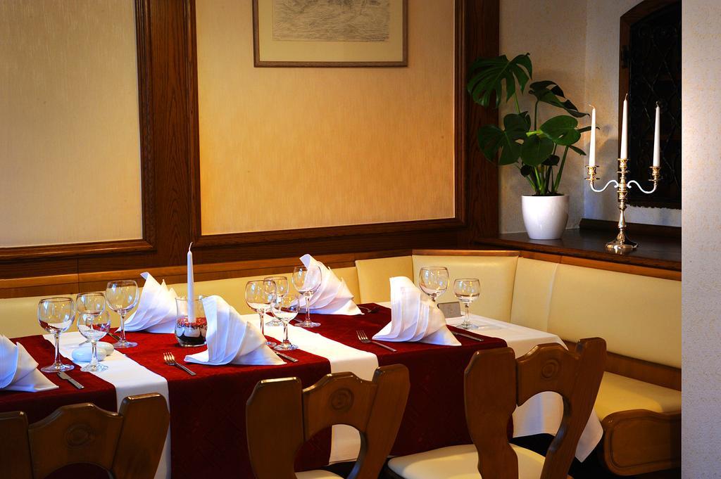 Hotel Zum Goldenen Hirsch Sankt Kilian Extérieur photo