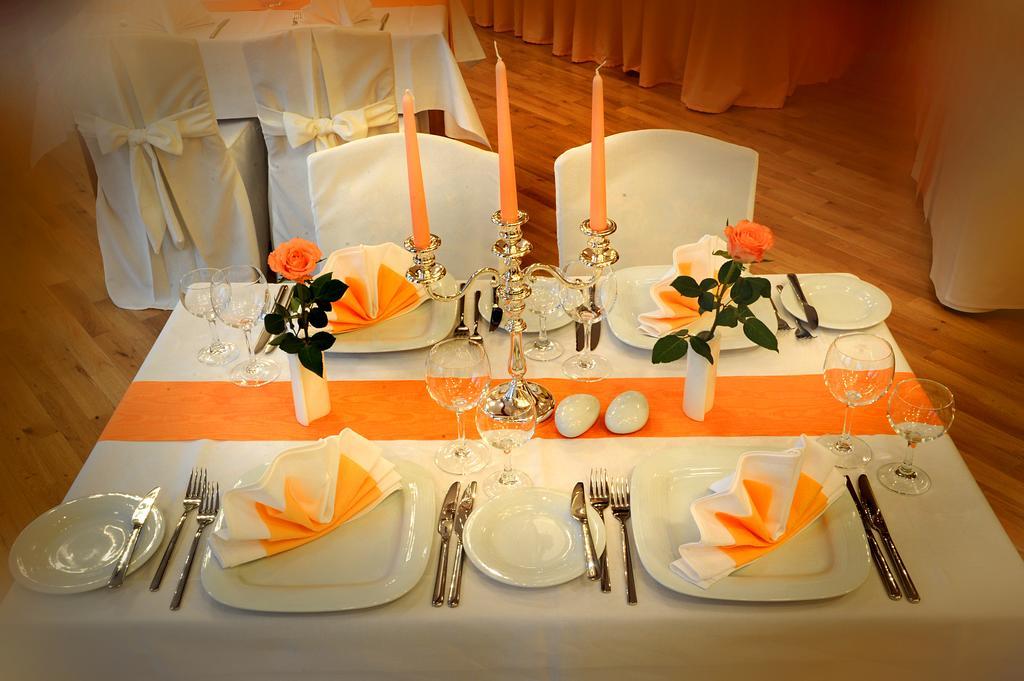 Hotel Zum Goldenen Hirsch Sankt Kilian Extérieur photo