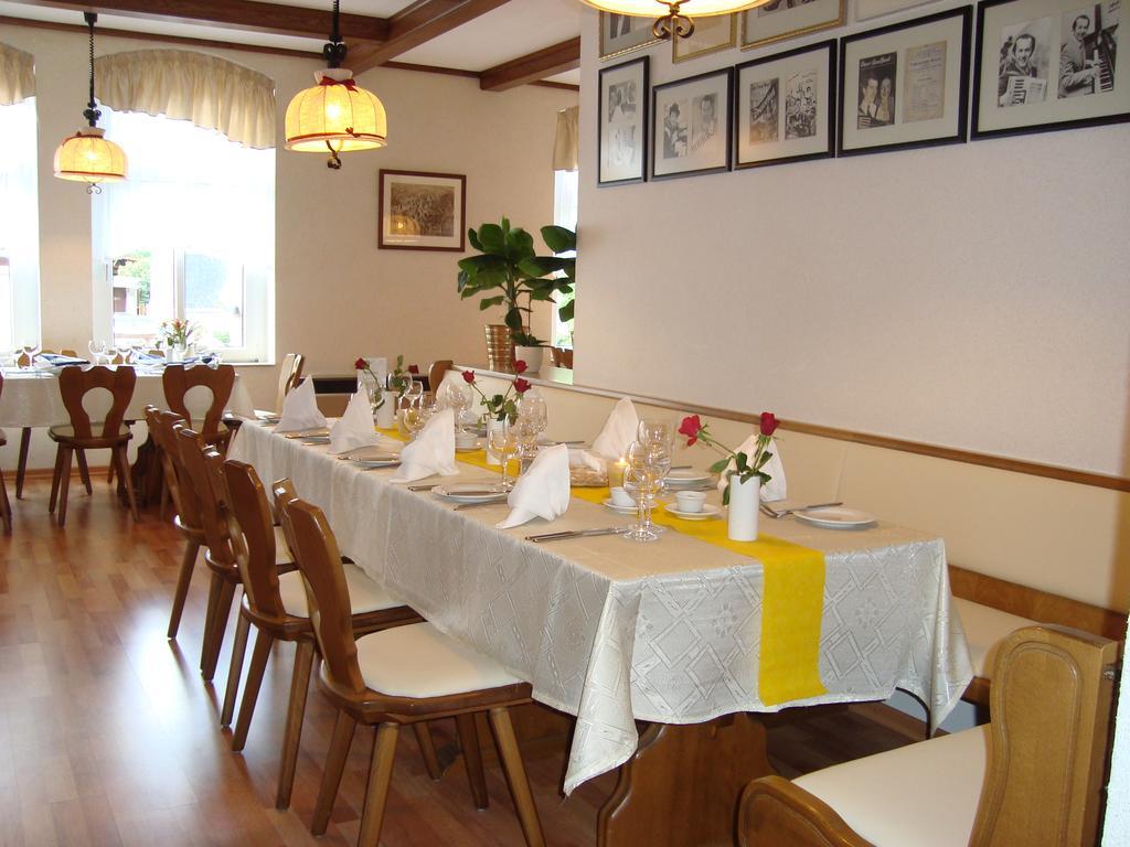 Hotel Zum Goldenen Hirsch Sankt Kilian Extérieur photo
