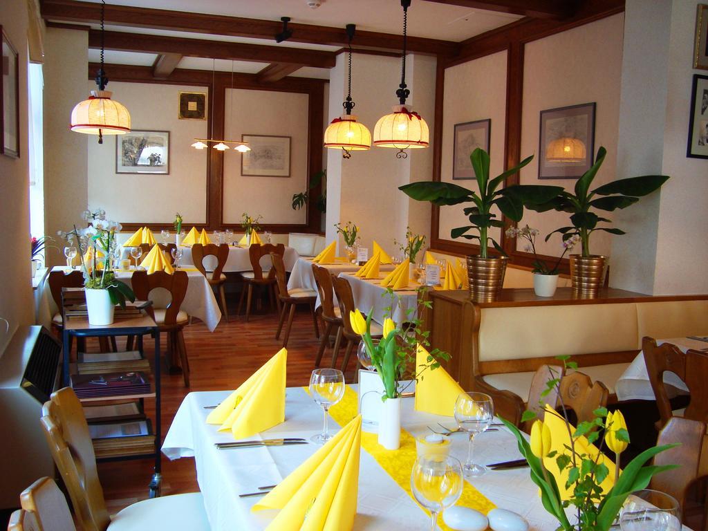 Hotel Zum Goldenen Hirsch Sankt Kilian Extérieur photo