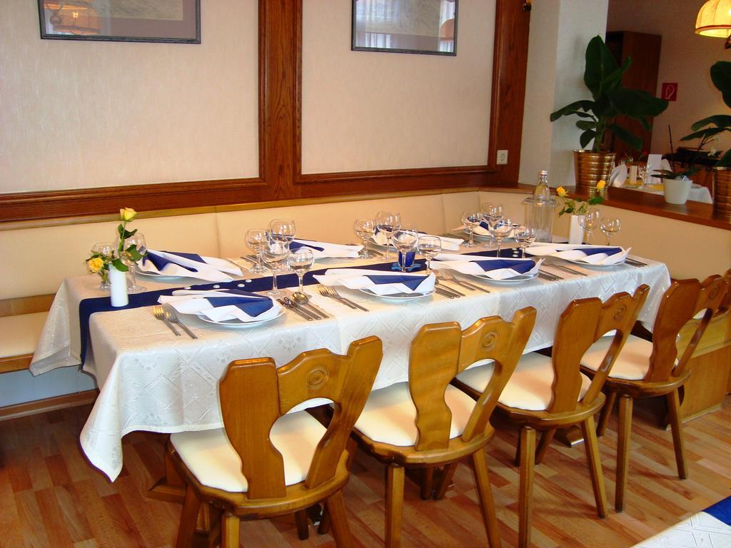 Hotel Zum Goldenen Hirsch Sankt Kilian Extérieur photo