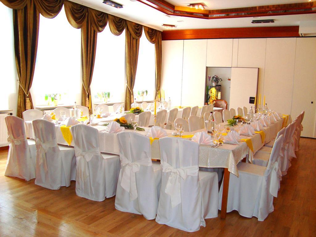 Hotel Zum Goldenen Hirsch Sankt Kilian Extérieur photo