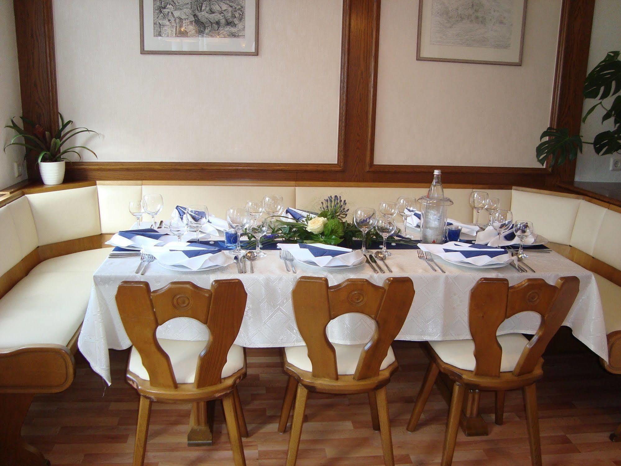 Hotel Zum Goldenen Hirsch Sankt Kilian Extérieur photo