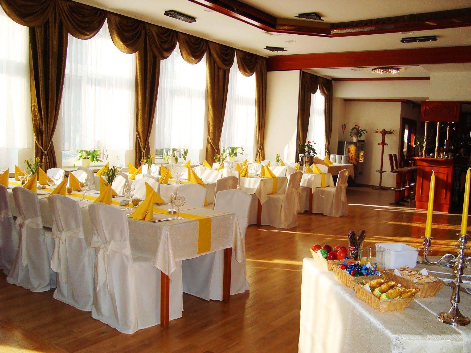 Hotel Zum Goldenen Hirsch Sankt Kilian Extérieur photo