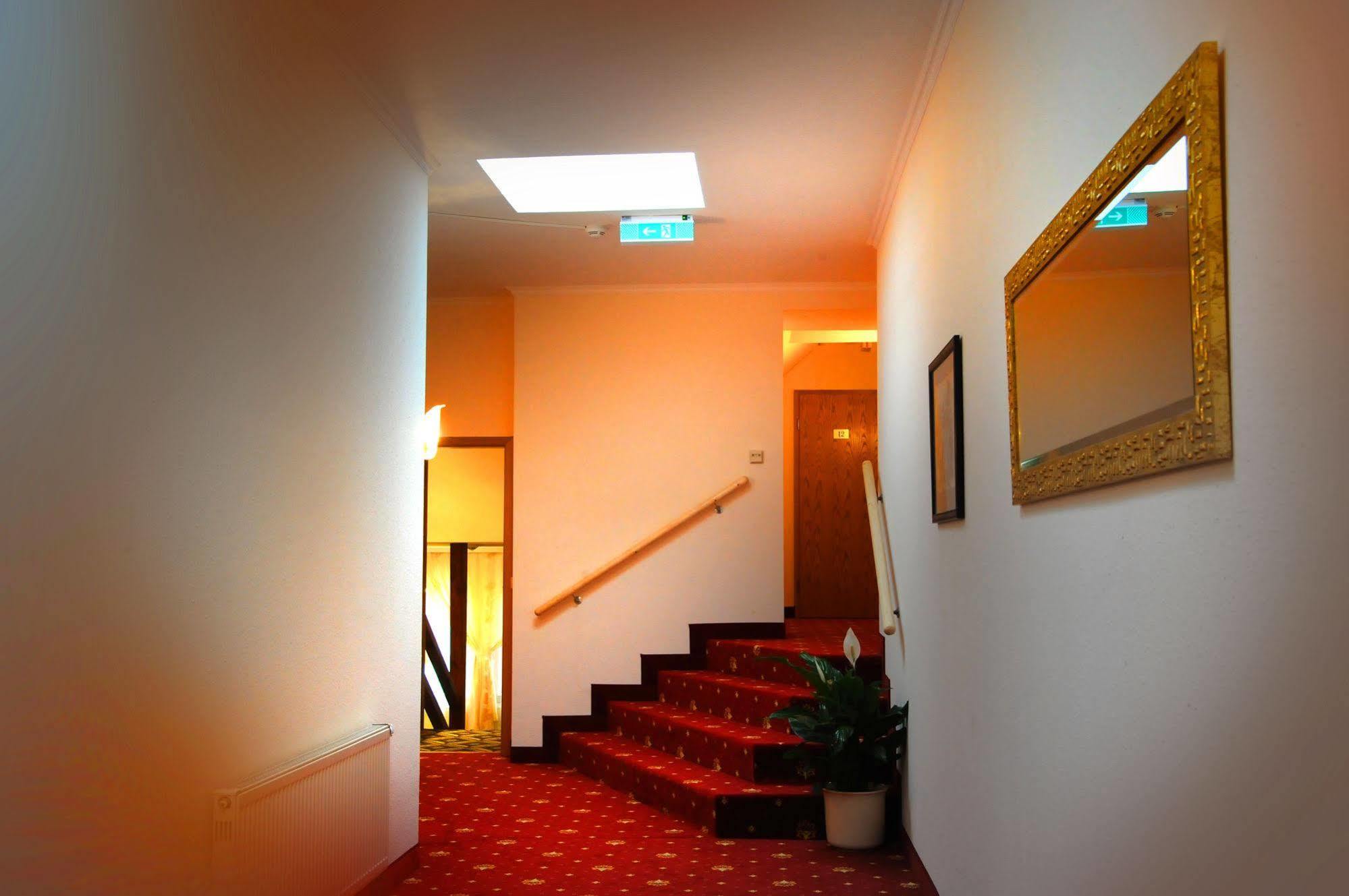 Hotel Zum Goldenen Hirsch Sankt Kilian Extérieur photo